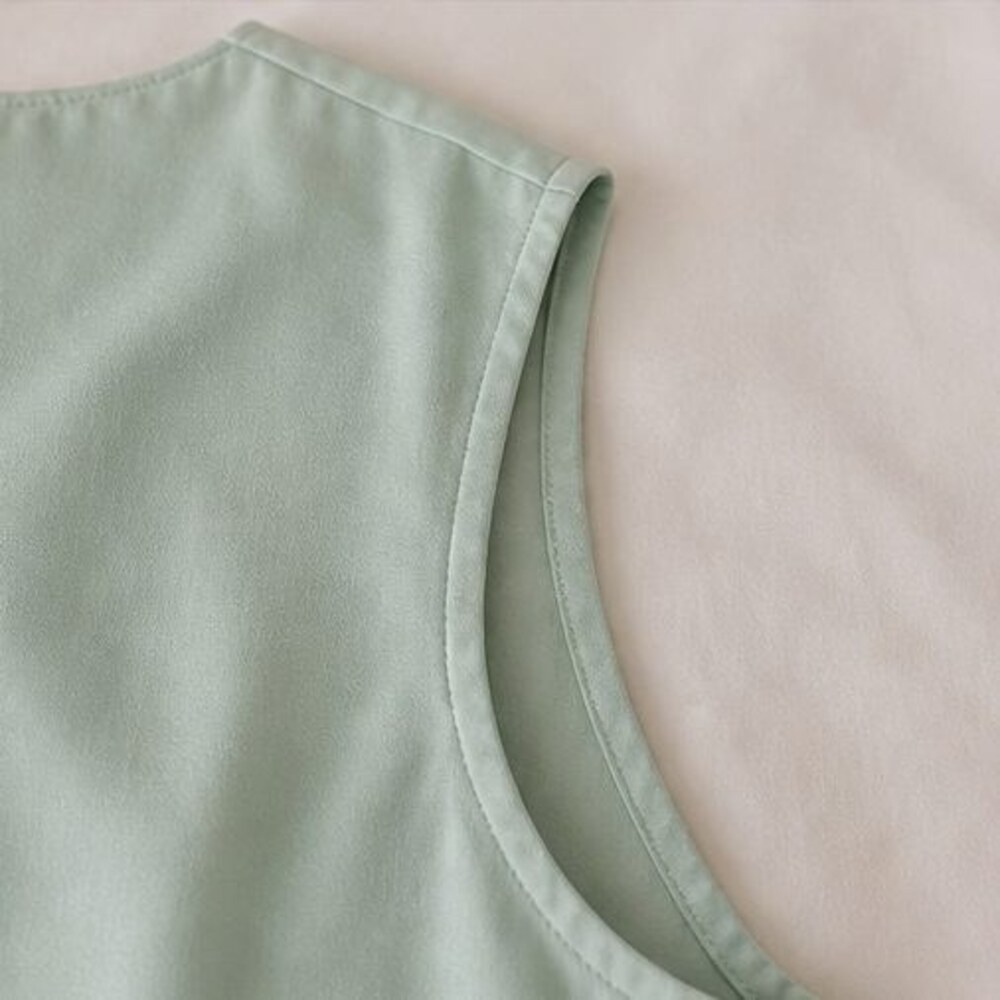 Emerald Ruffle Blouse - Picture 5 of 6